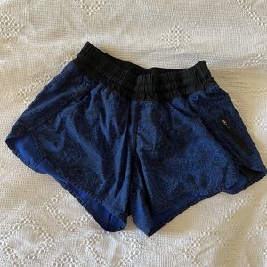 Lululemon, size 4, blue and black paisley pattern running short, inside liner